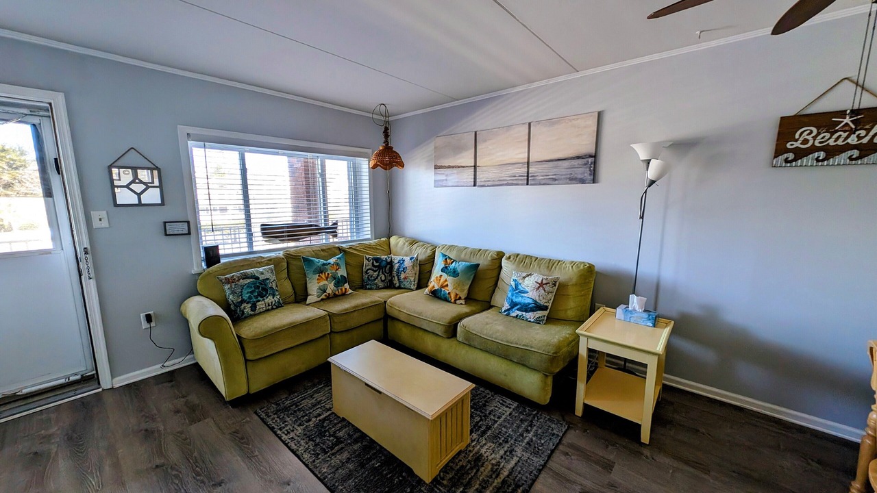 Photo of Livingroom in Admiral Estates