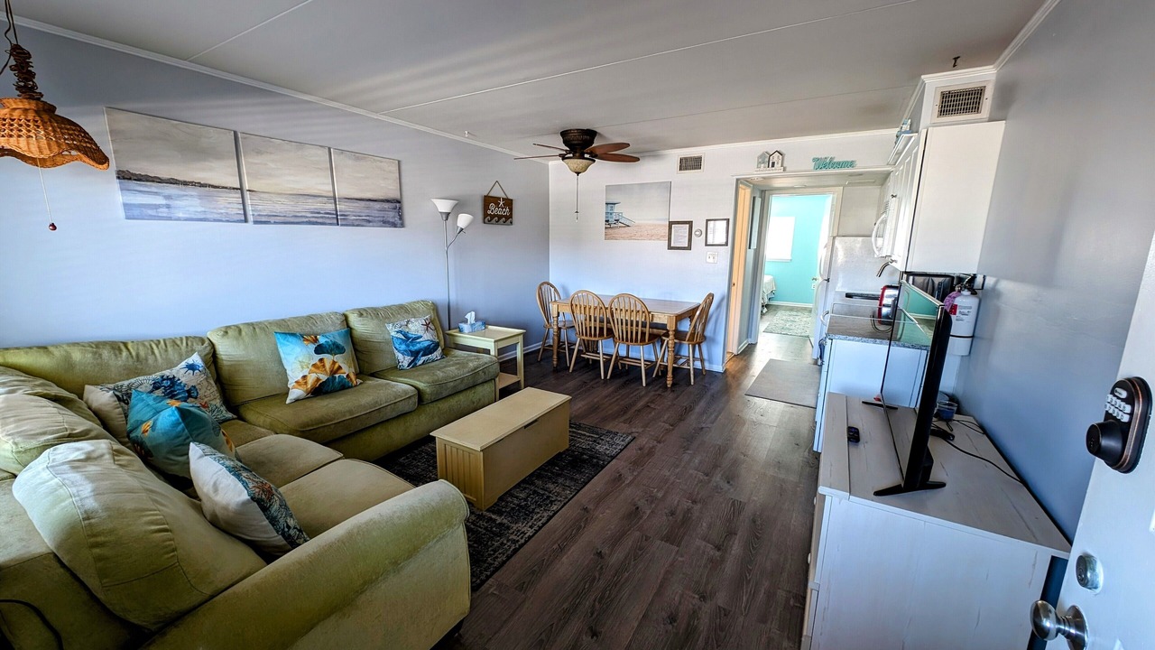 Photo of Livingroom in Admiral Estates