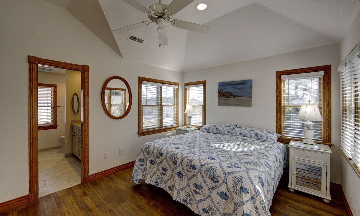 Photo of Bedroom in Monteray Shores