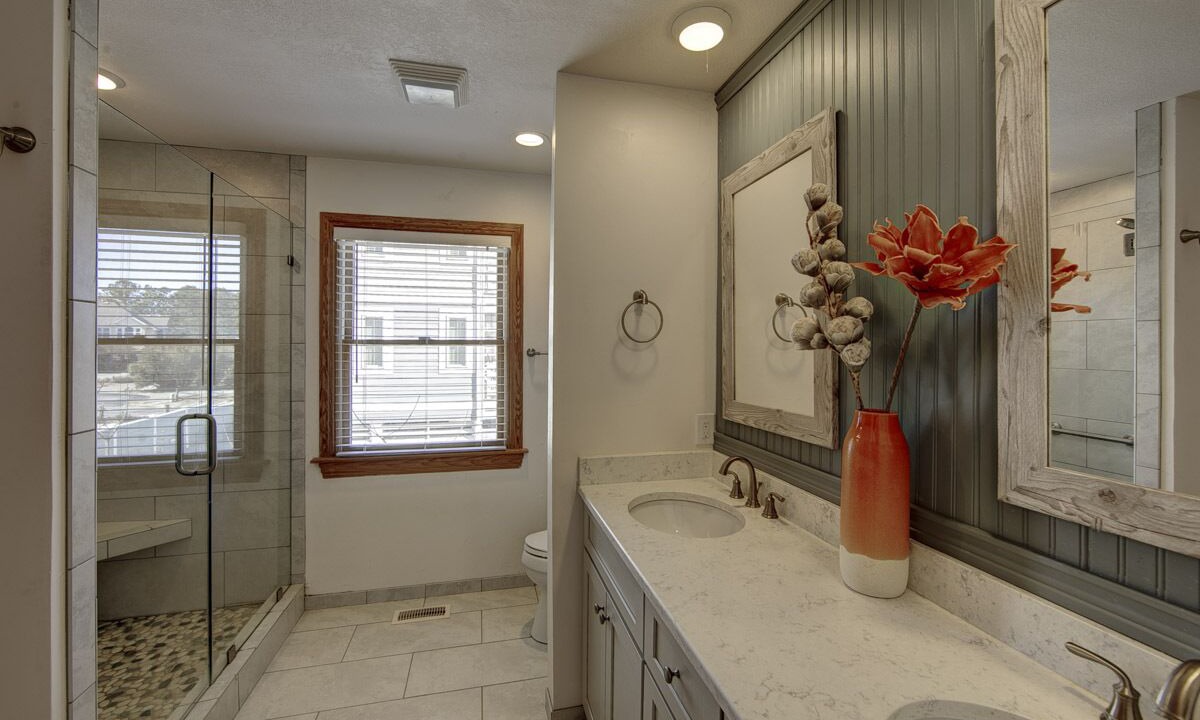 Photo of Bathroom in Monteray Shores