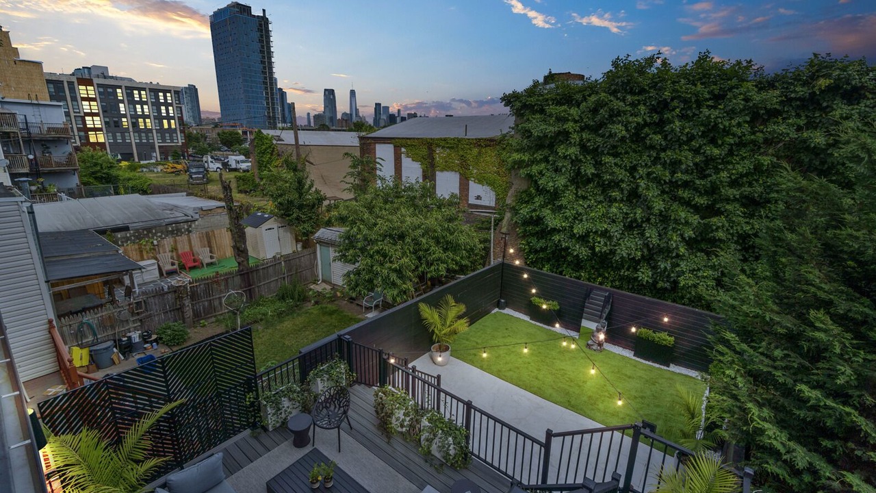 Photo of Patio Balcony in Communipaw