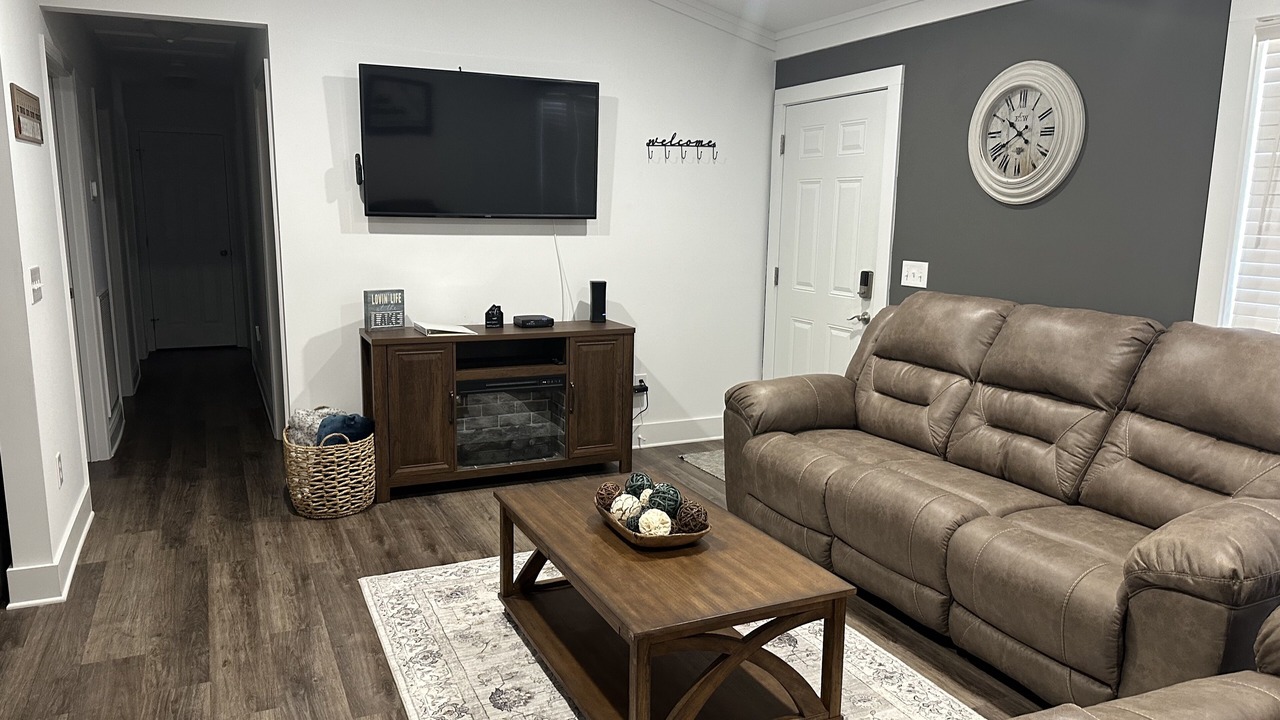 Photo of Livingroom in Guntersville