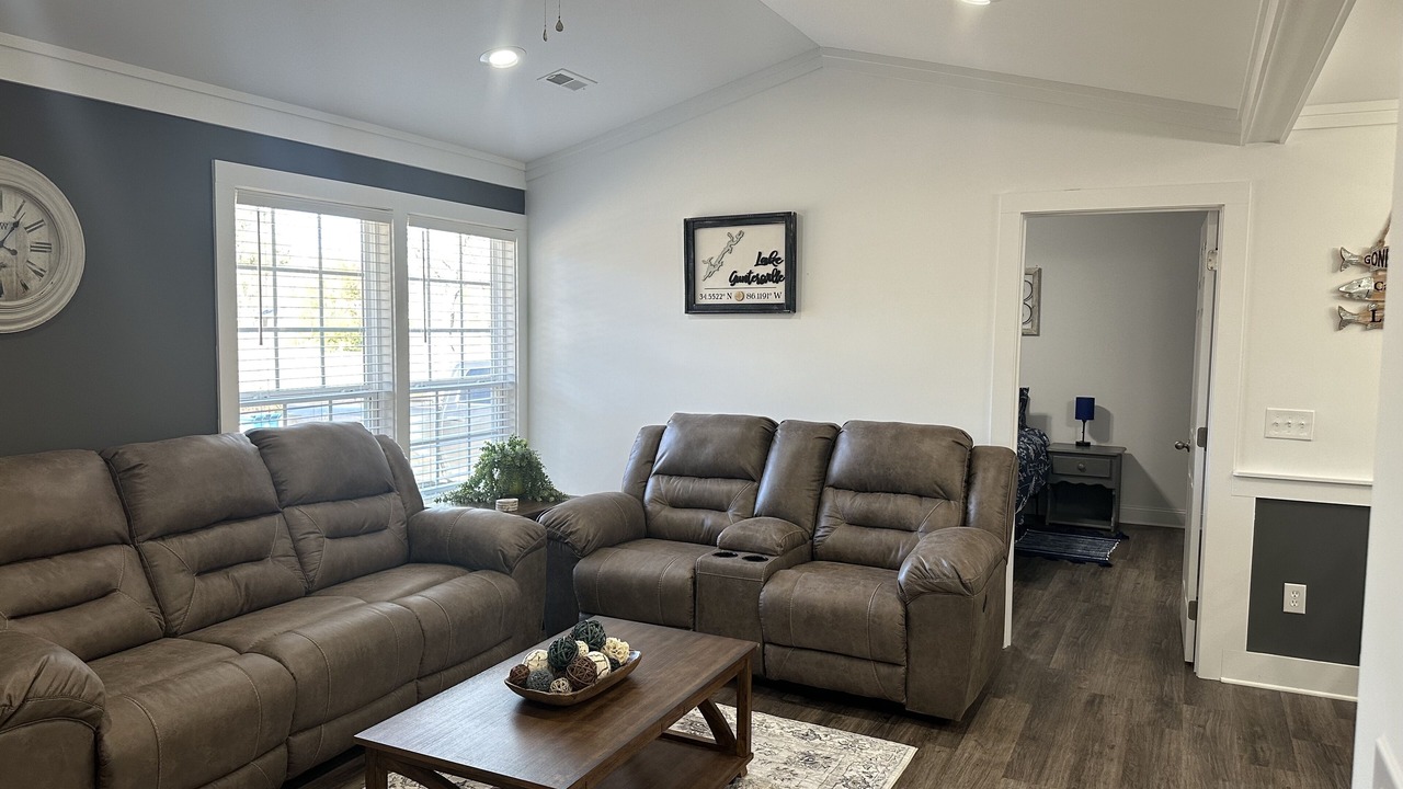 Photo of Livingroom in Guntersville