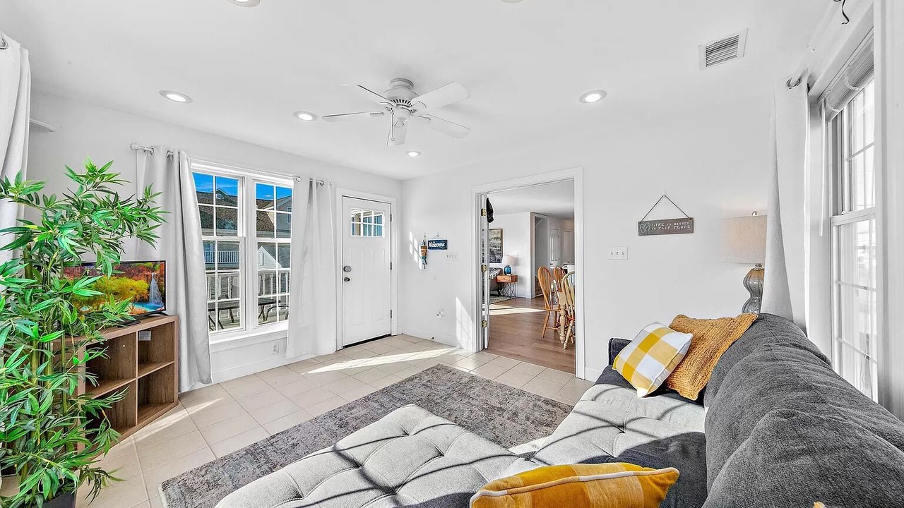 Photo of Livingroom in Mystic Island