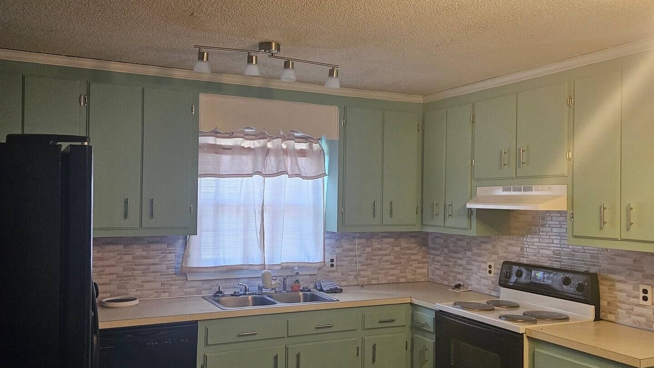 Photo of Kitchen in Elizabeth City