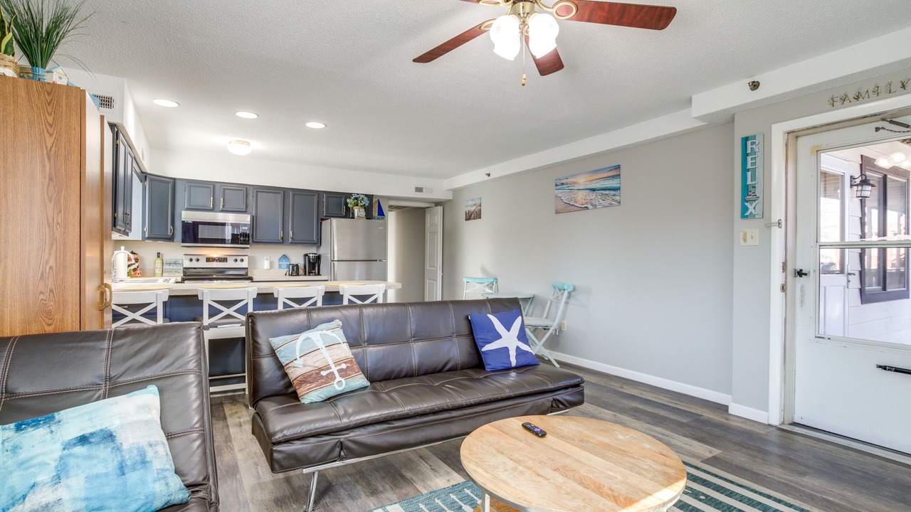 Photo of Livingroom in Caine Woods