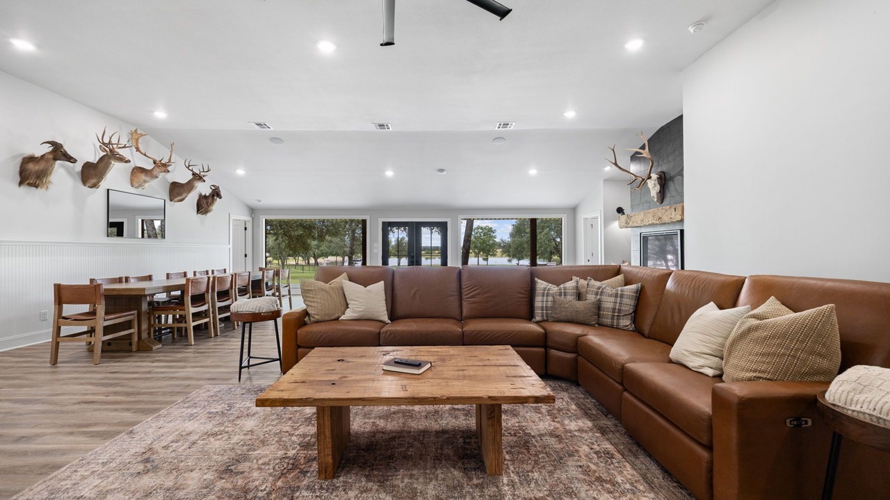 Photo of Livingroom in Leon Junction