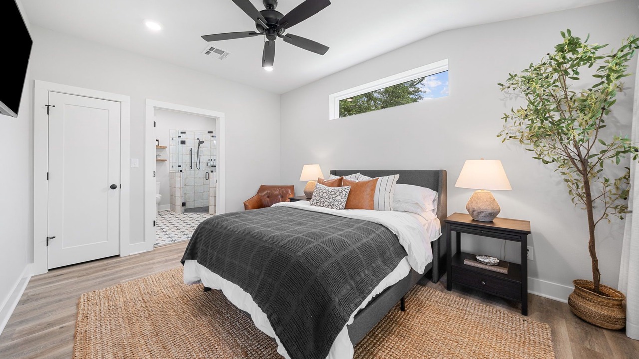 Photo of Bedroom in Leon Junction