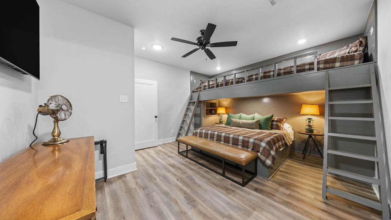 Photo of Bedroom in Leon Junction