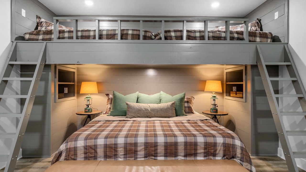 Photo of Bedroom in Leon Junction