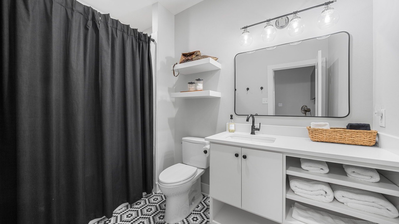 Photo of Bathroom in Leon Junction