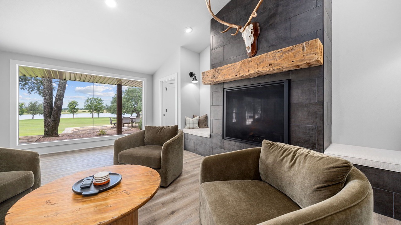 Photo of Livingroom in Leon Junction