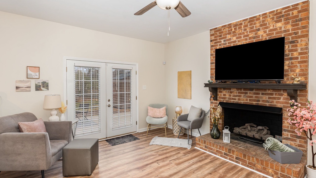 Photo of Livingroom in Northeast Raleigh