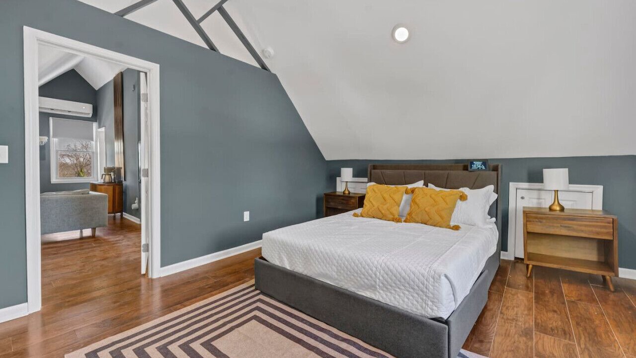 Photo of Bedroom in Woodridge