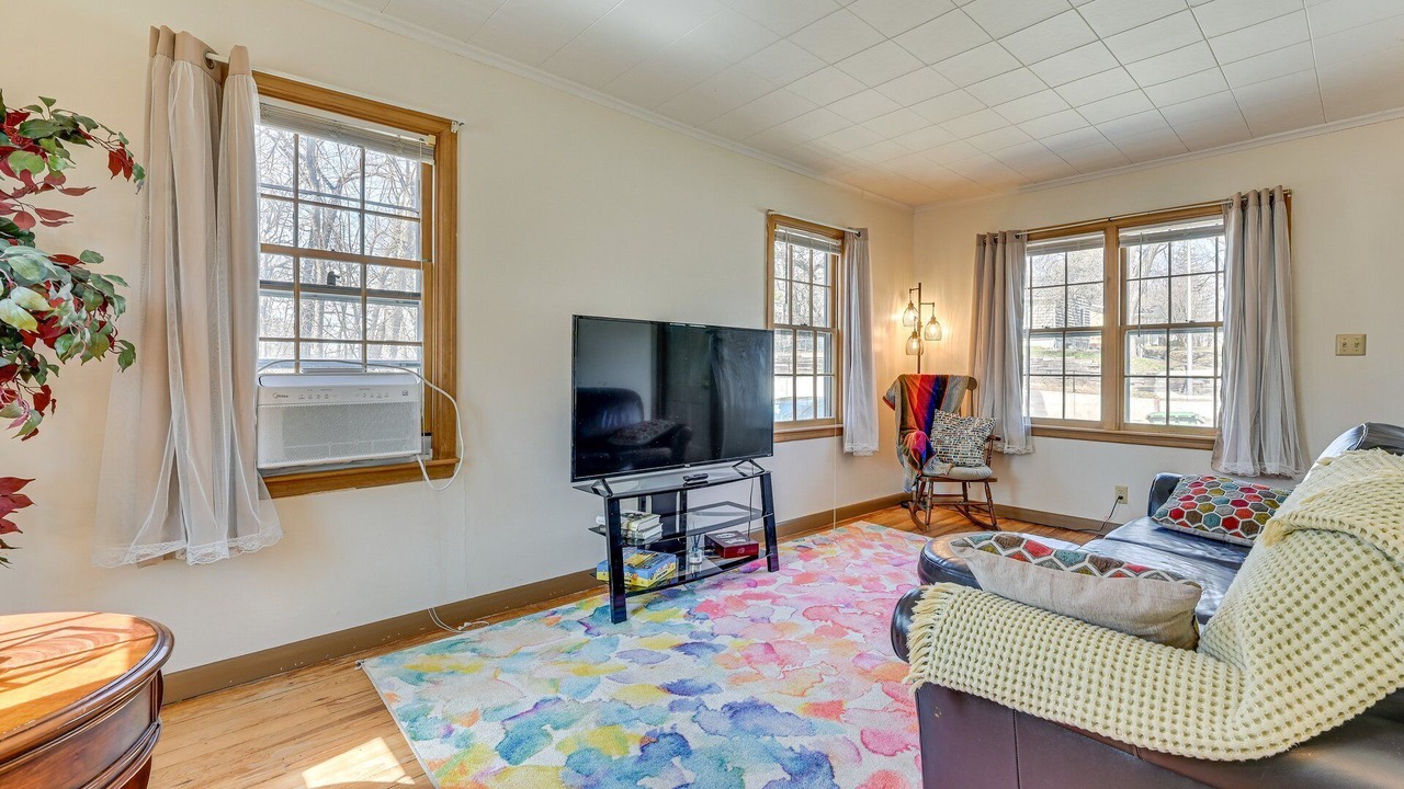 Photo of Livingroom in Ames