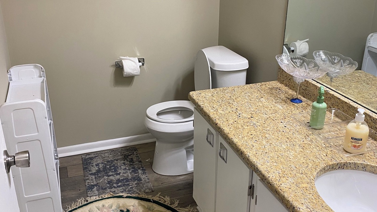 Photo of Bathroom in Huntcliff