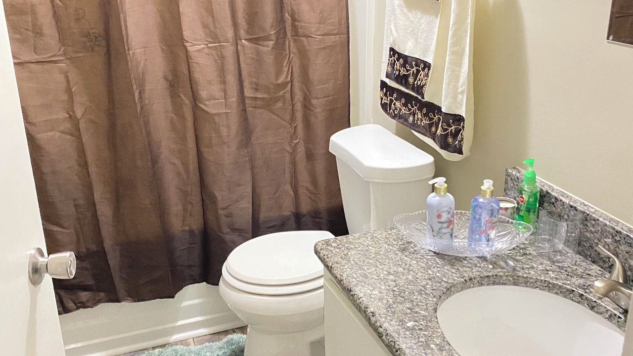 Photo of Bathroom in Huntcliff