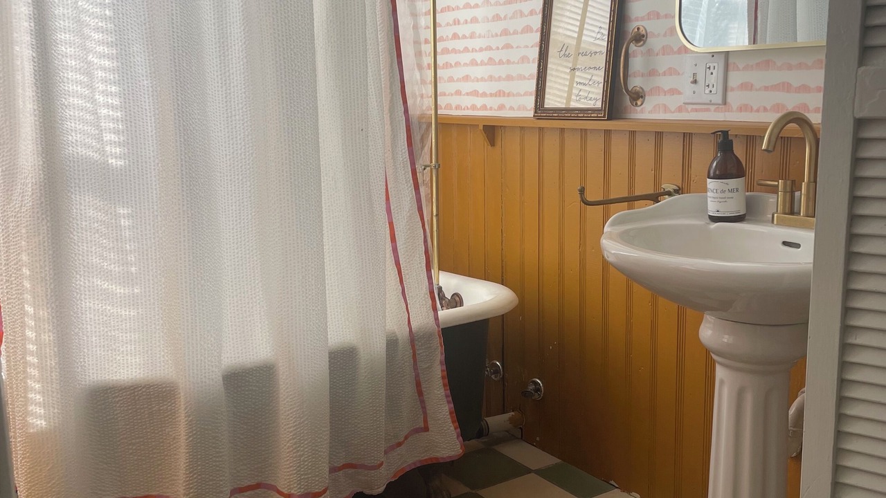 Photo of Bathroom in Bell Buckle