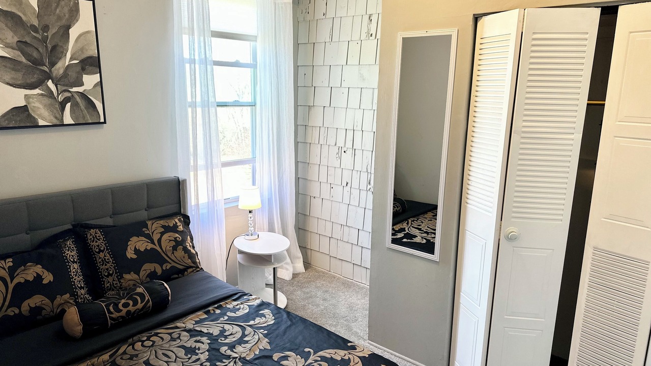 Photo of Bedroom in Glenwood