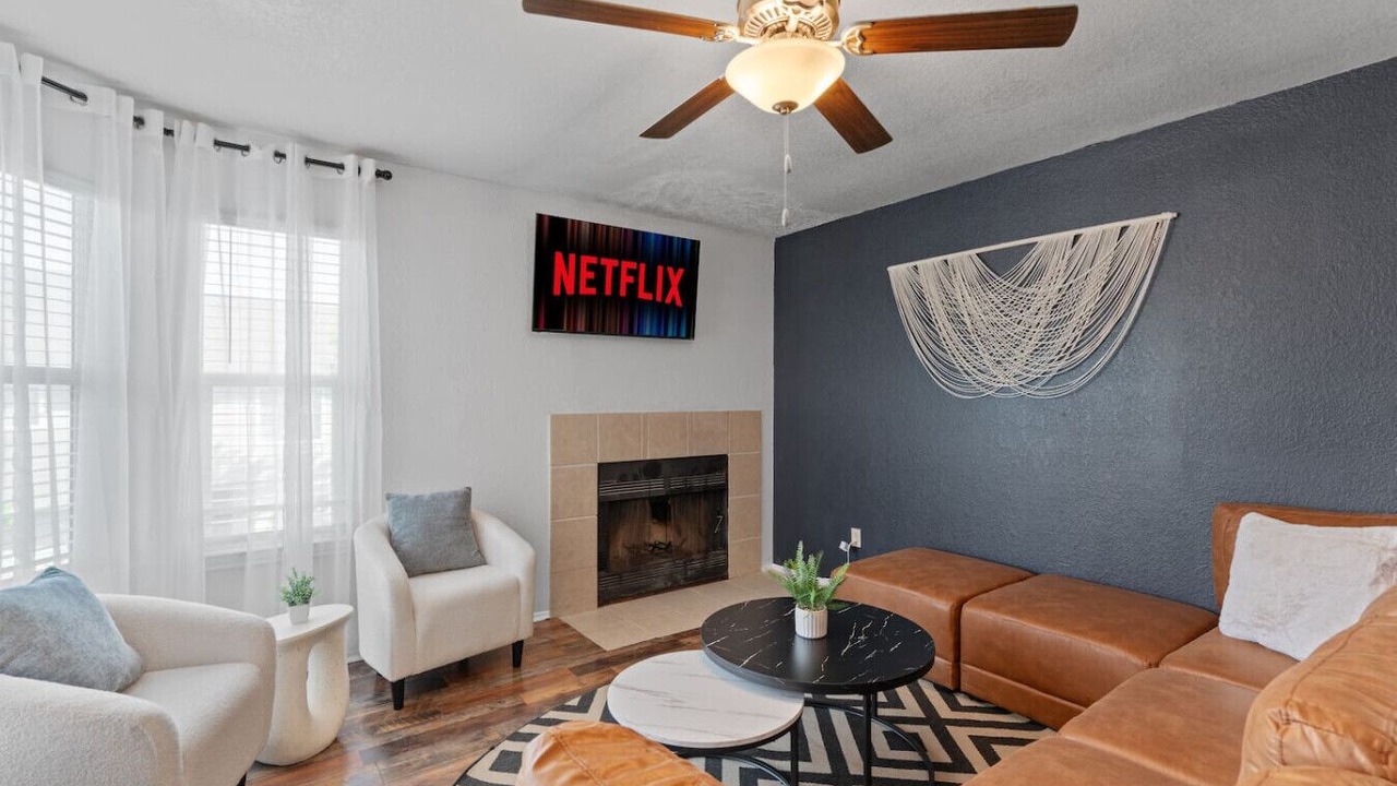 Photo of Livingroom in McNeil