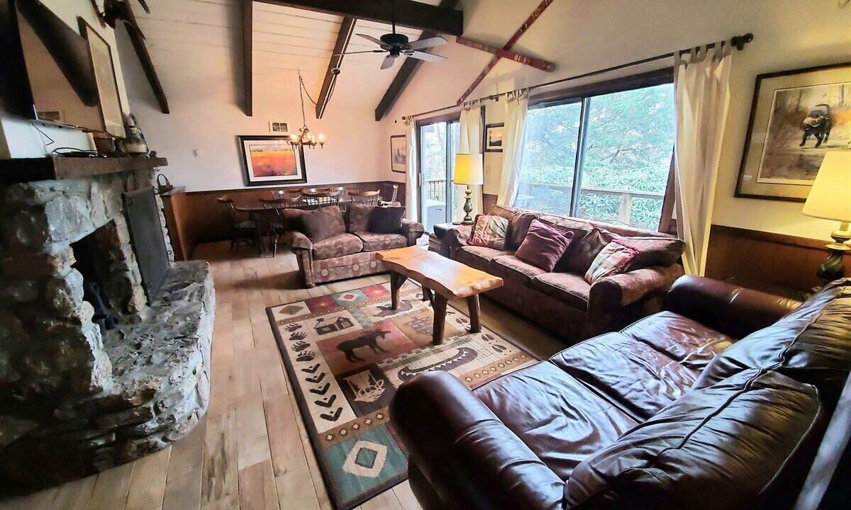 Photo of Livingroom in Charter Hills