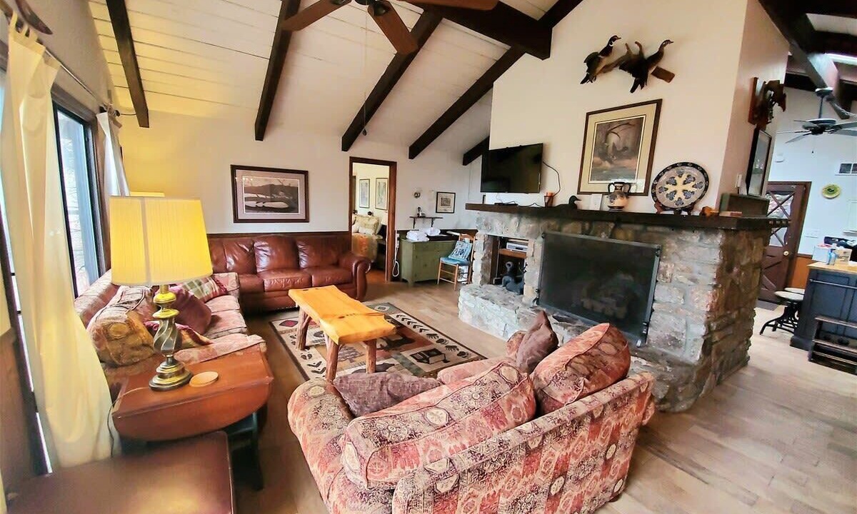 Photo of Livingroom in Charter Hills