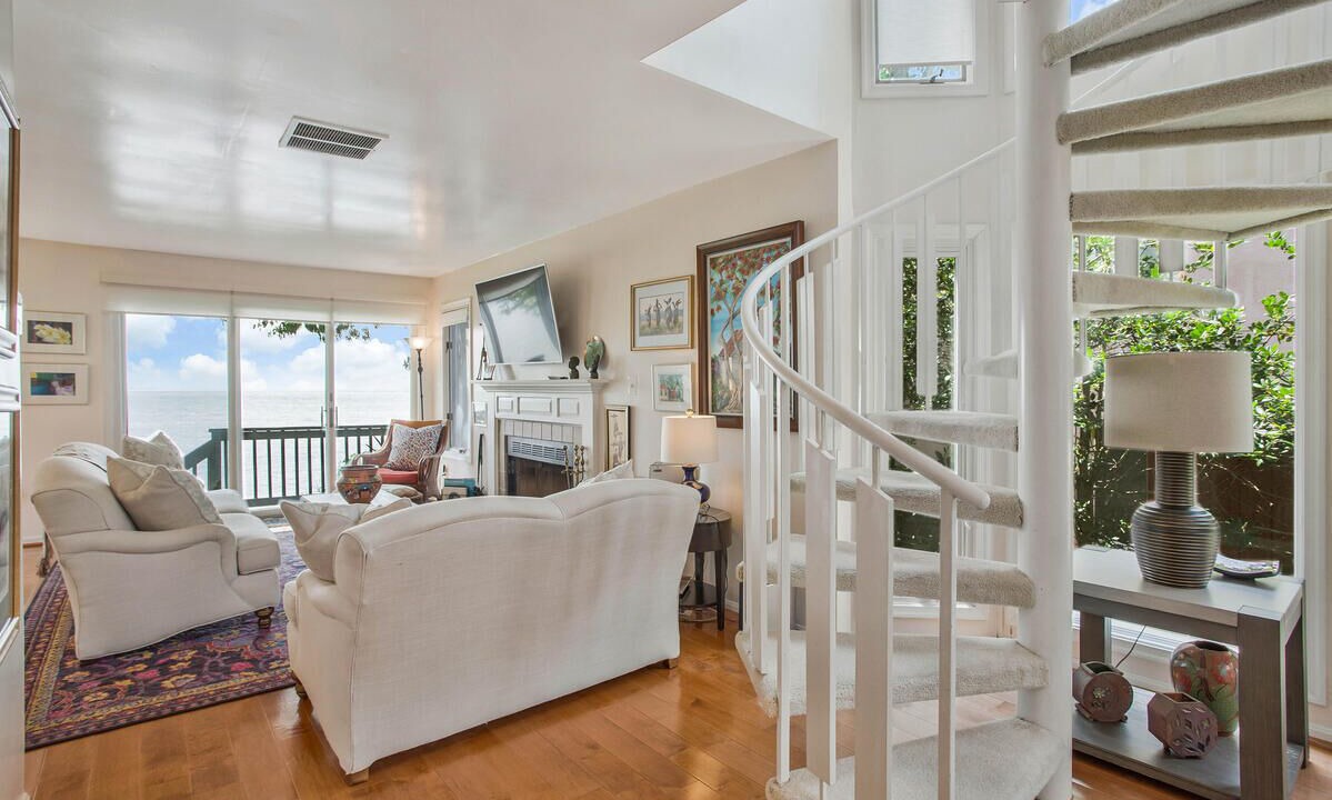 Photo of Livingroom in Shady Side
