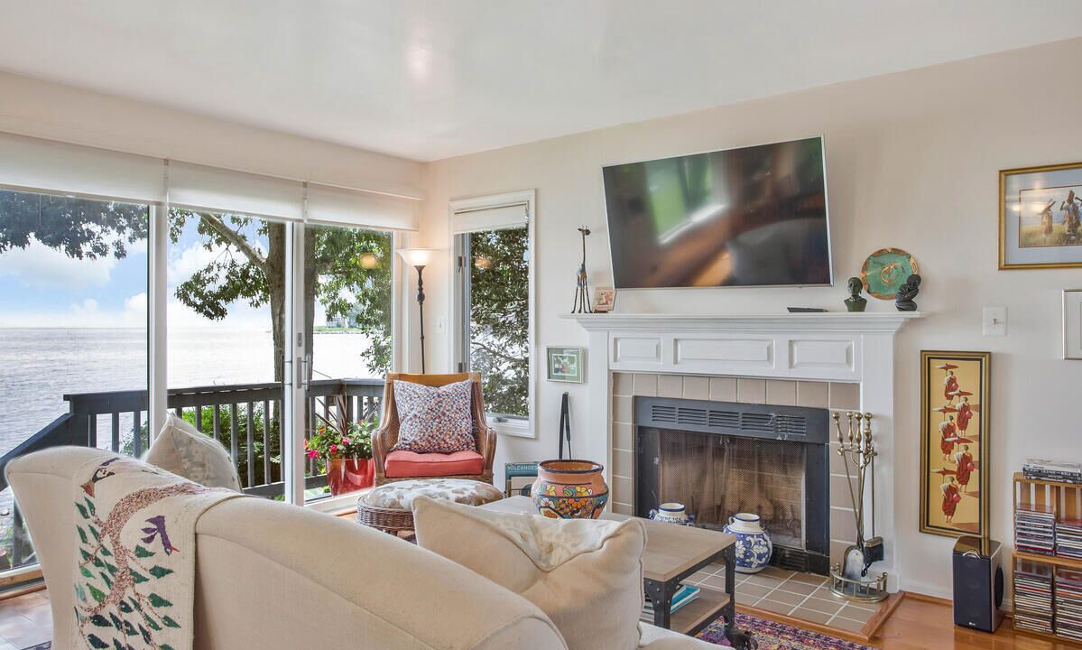 Photo of Livingroom in Shady Side