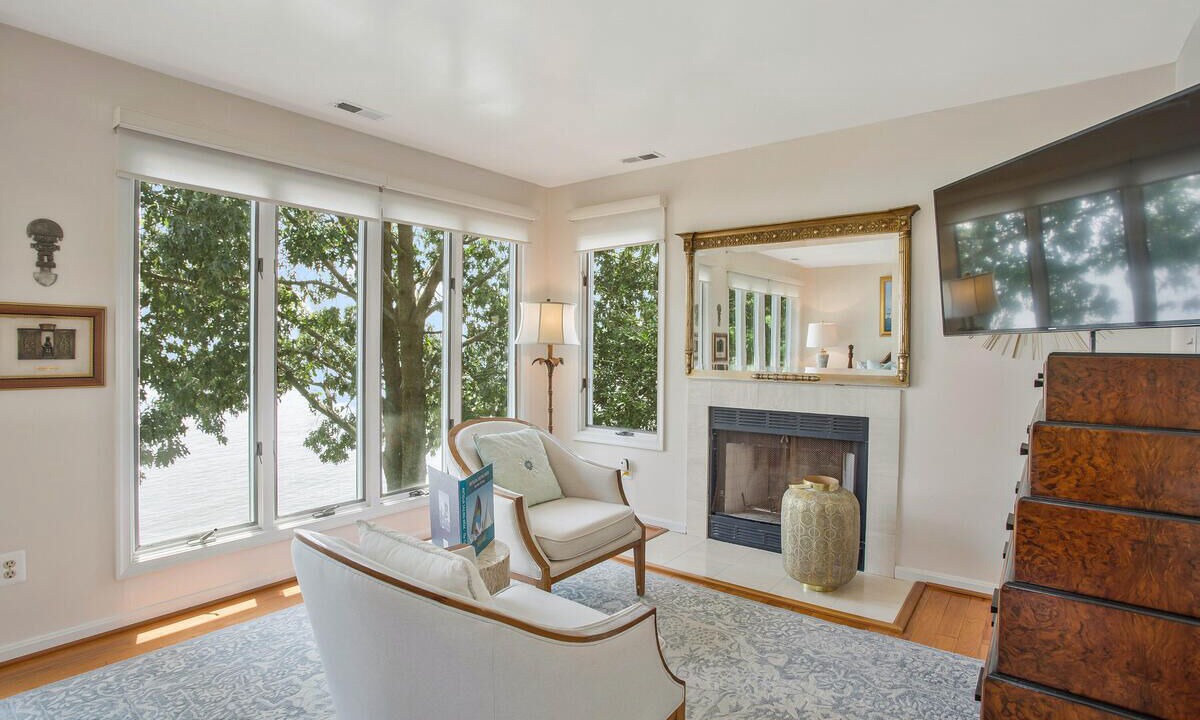 Photo of Livingroom in Shady Side