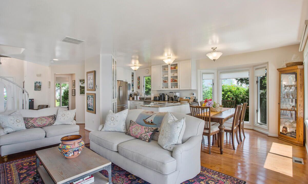 Photo of Livingroom in Shady Side