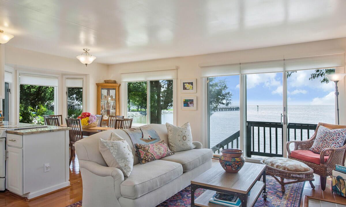 Photo of Livingroom in Shady Side