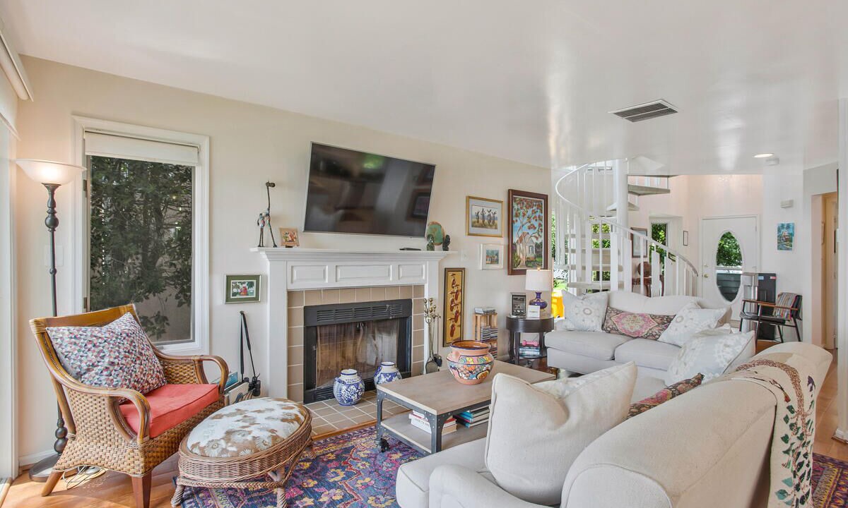 Photo of Livingroom in Shady Side