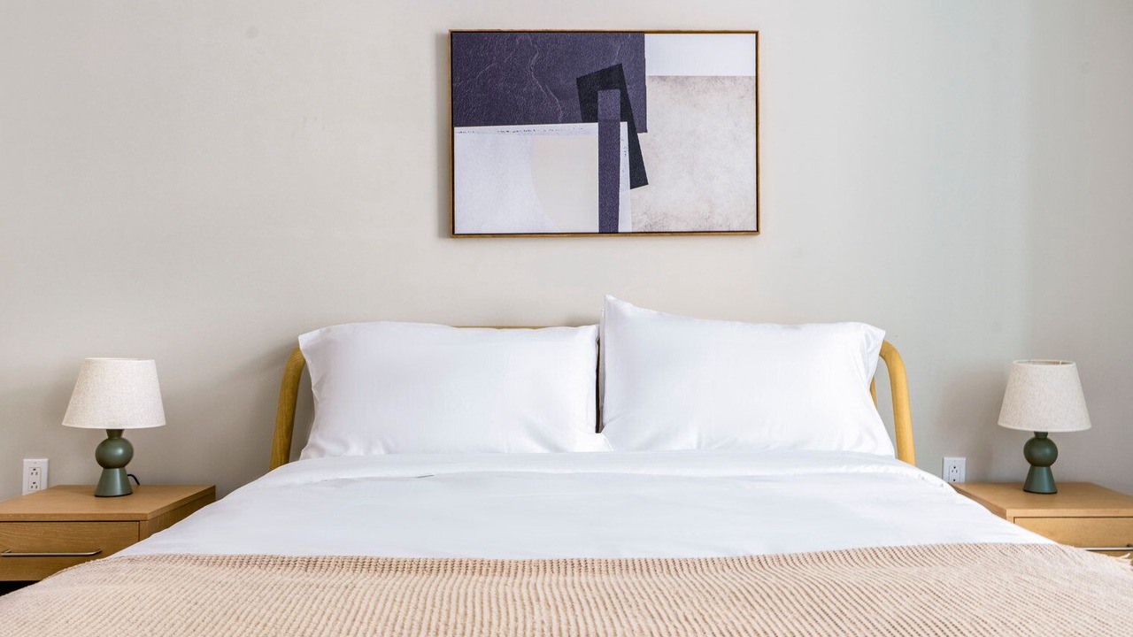Photo of Bedroom in Woodmont Triangle