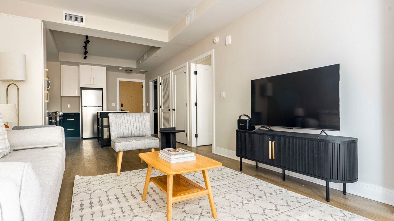 Photo of Livingroom in Woodmont Triangle