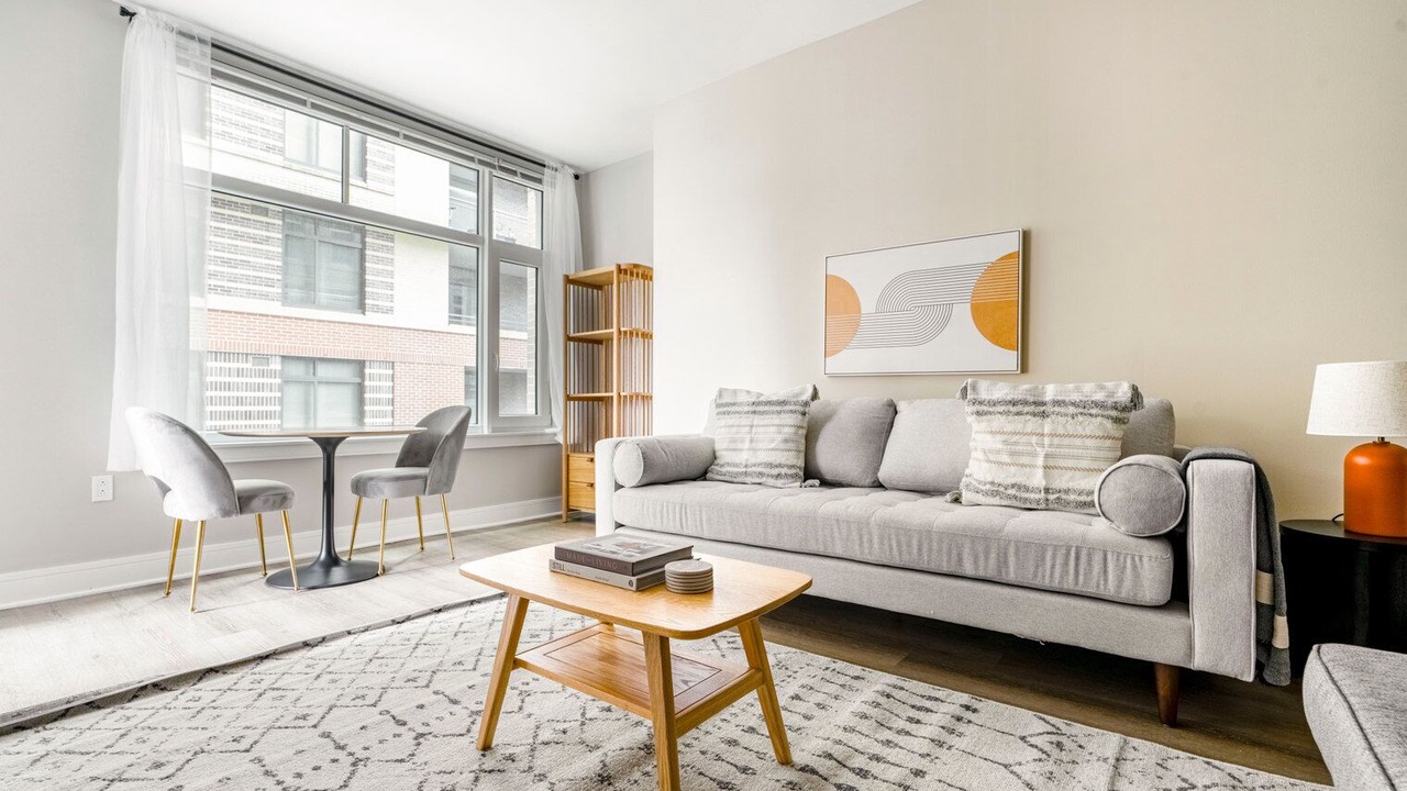 Photo of Livingroom in Woodmont Triangle