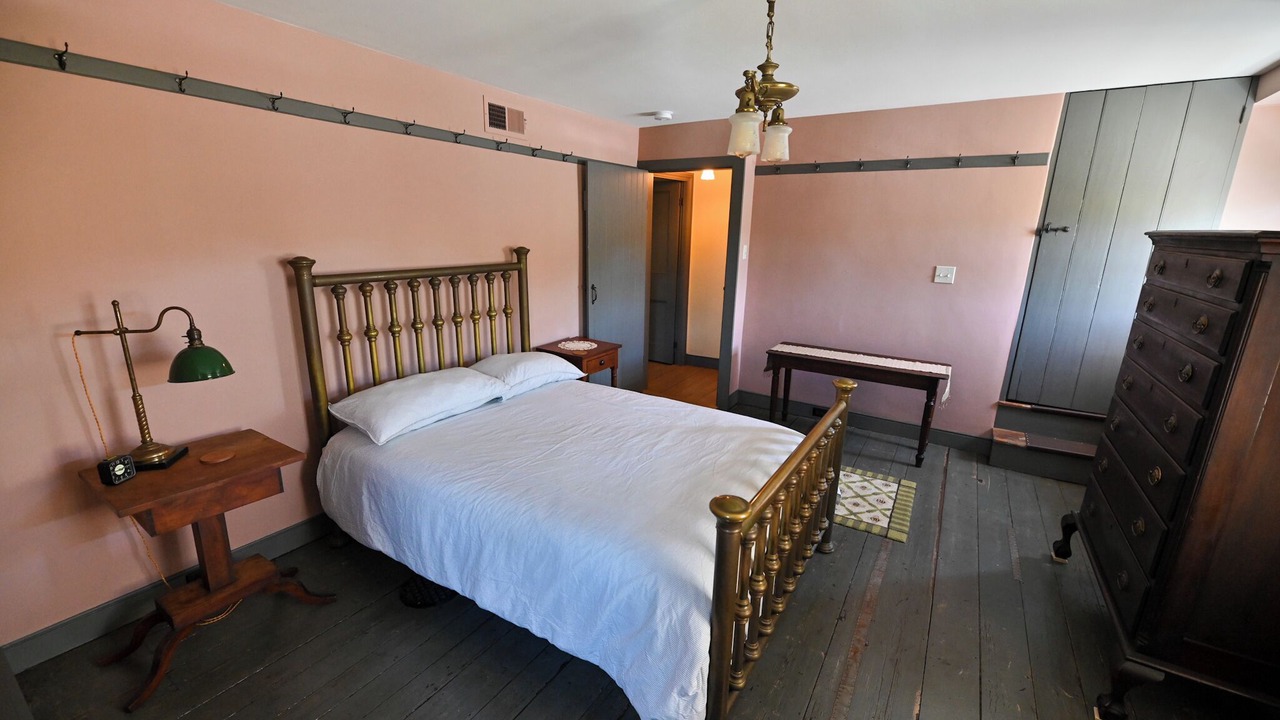 Photo of Bedroom in Glen Rock