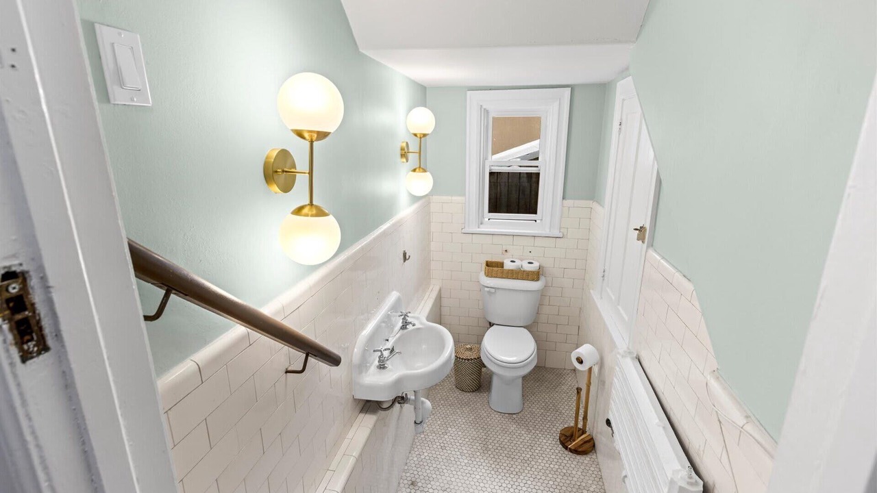 Photo of Bathroom in St. Leonard's Tract