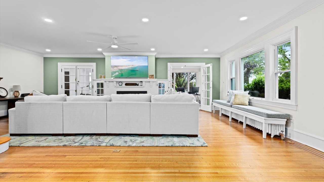 Photo of Livingroom in St. Leonard's Tract