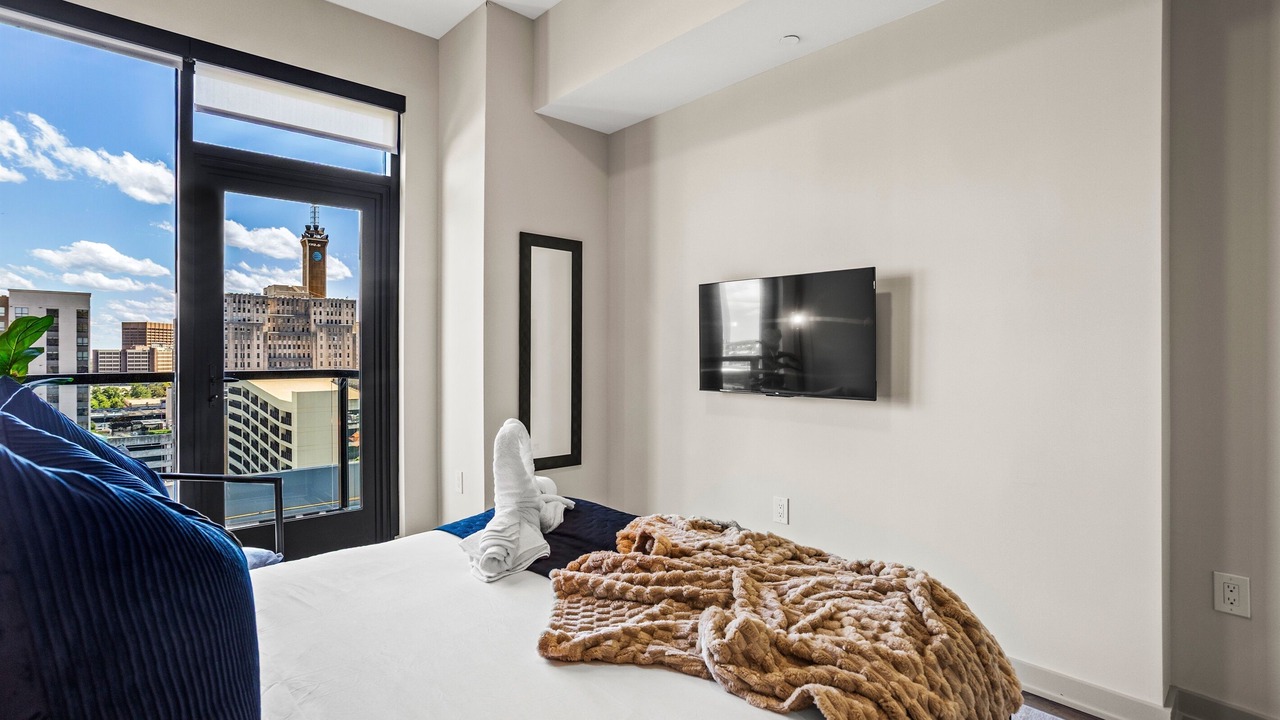Photo of Bedroom in Peachtree Center