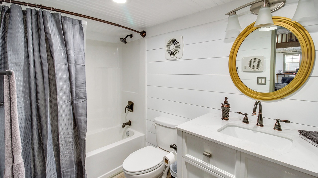 Photo of Bathroom in Henagar