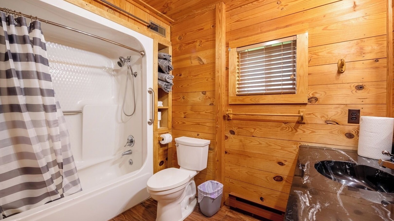 Photo of Bathroom in Skippers