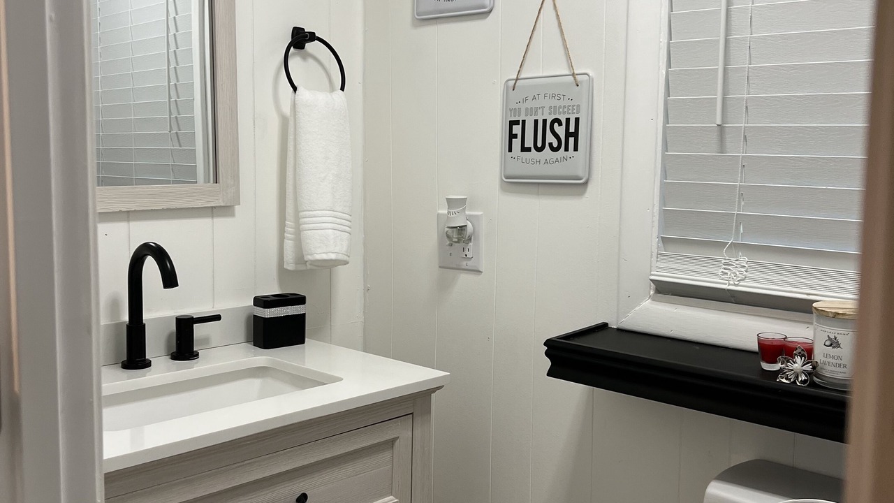 Photo of Bathroom in Roan Mountain
