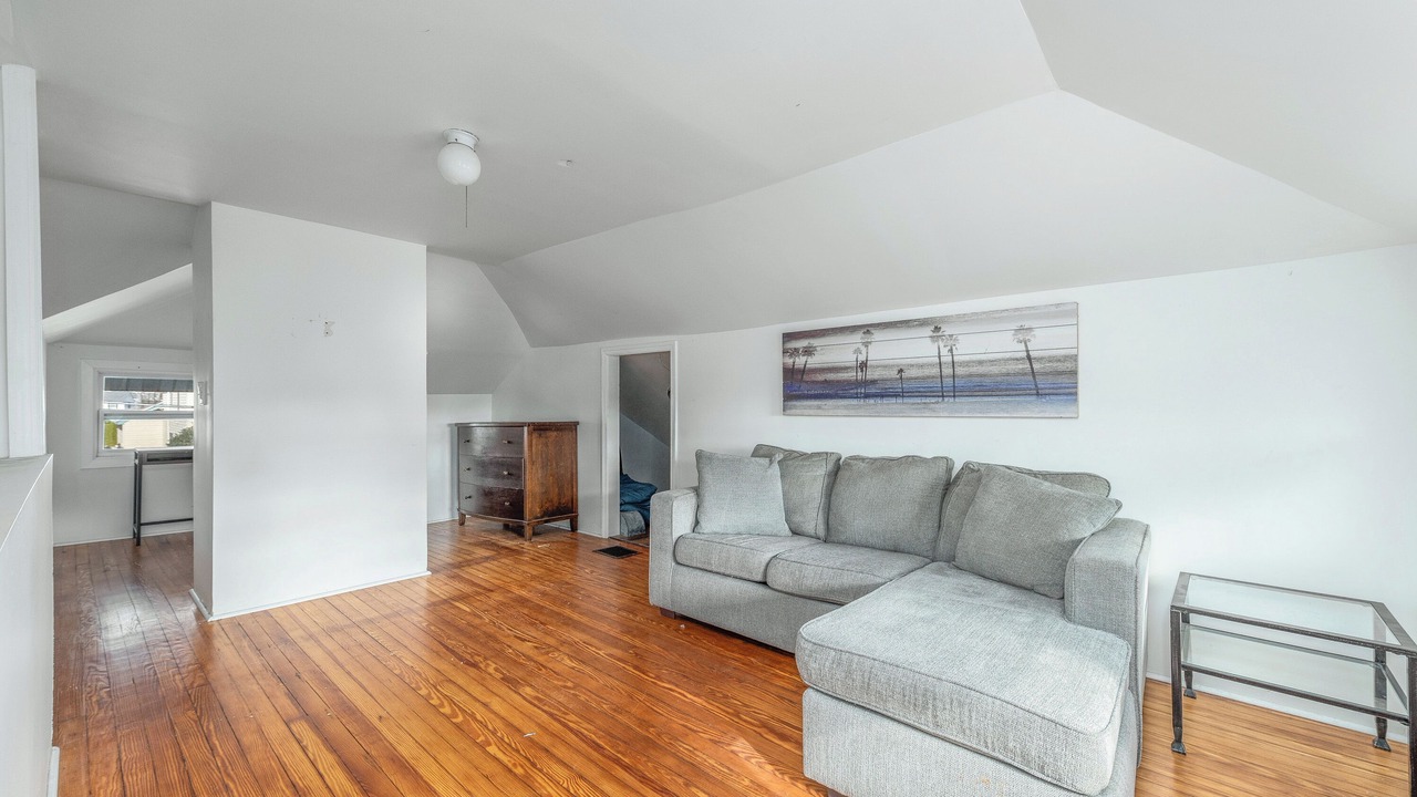 Photo of Livingroom in Long Branch