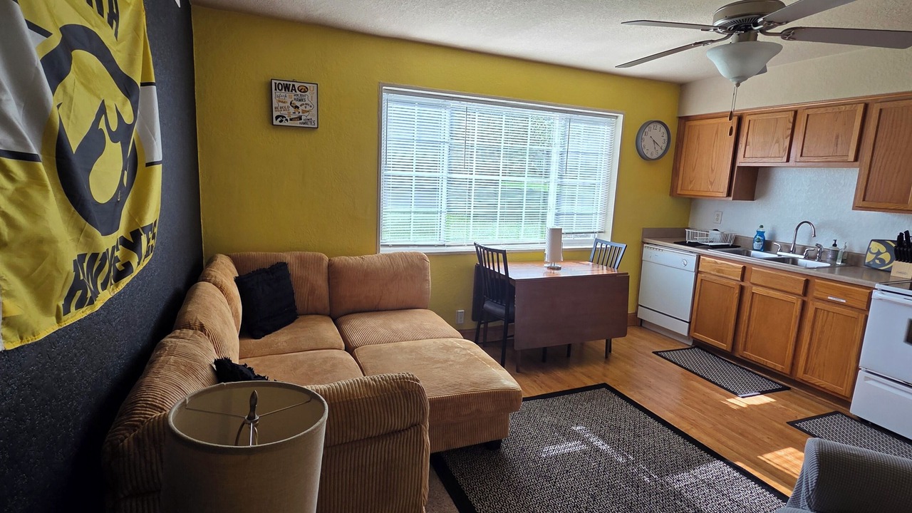 Photo of Livingroom in Iowa City