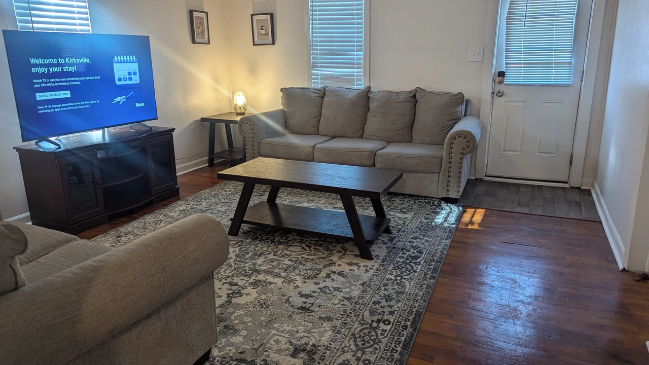 Photo of Livingroom in Kirksville