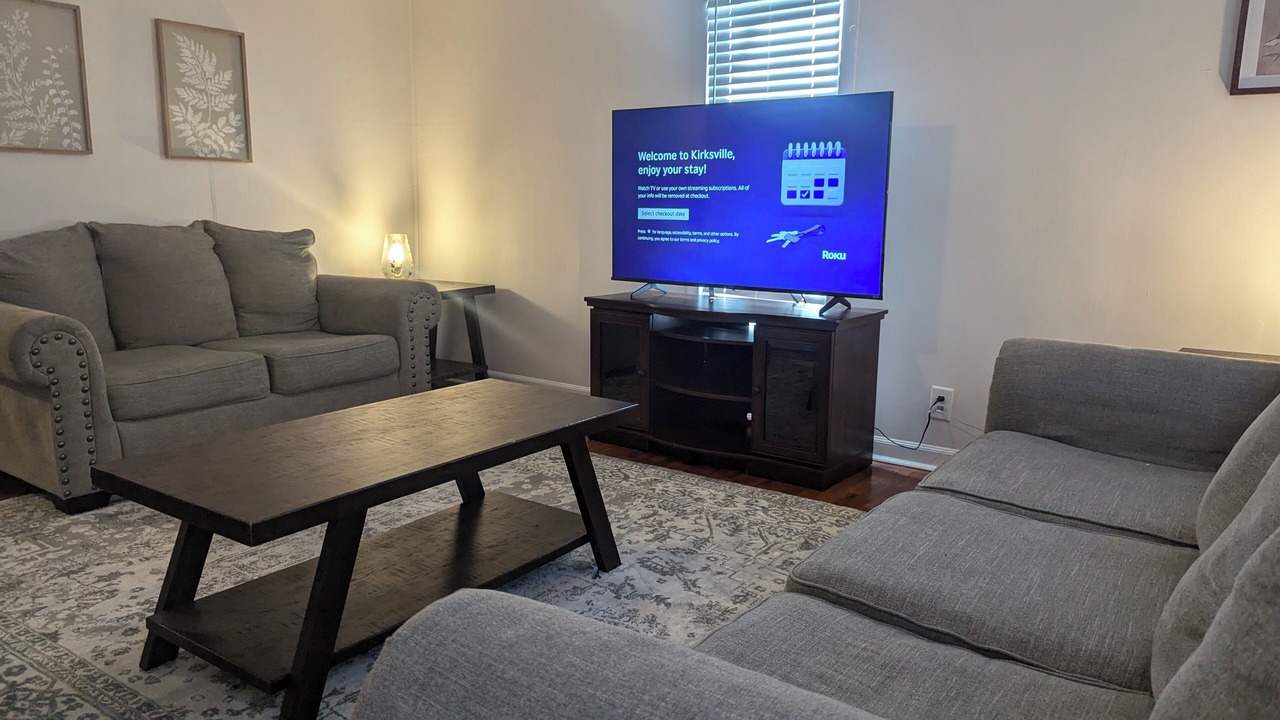 Photo of Livingroom in Kirksville