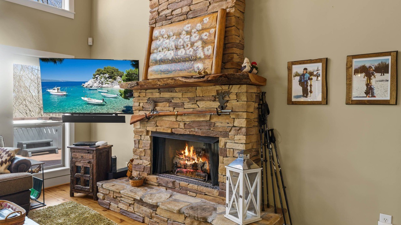 Photo of Livingroom in Charter Hills