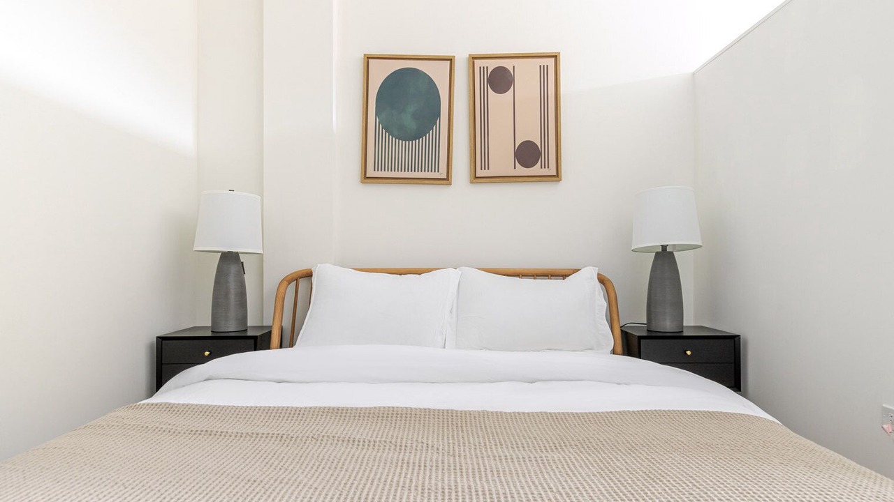 Photo of Bedroom in Greektown