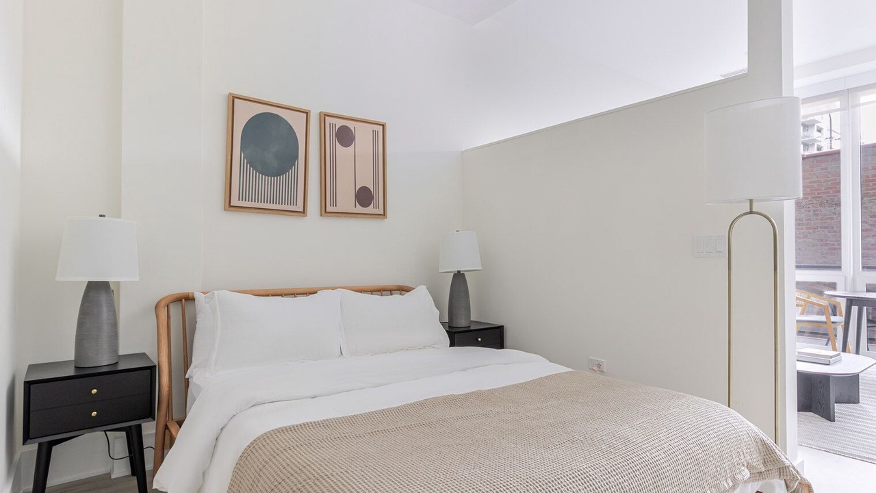 Photo of Bedroom in Greektown