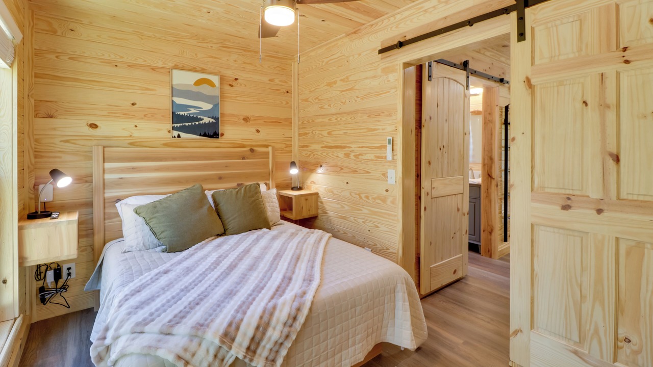 Photo of Bedroom in Heflin